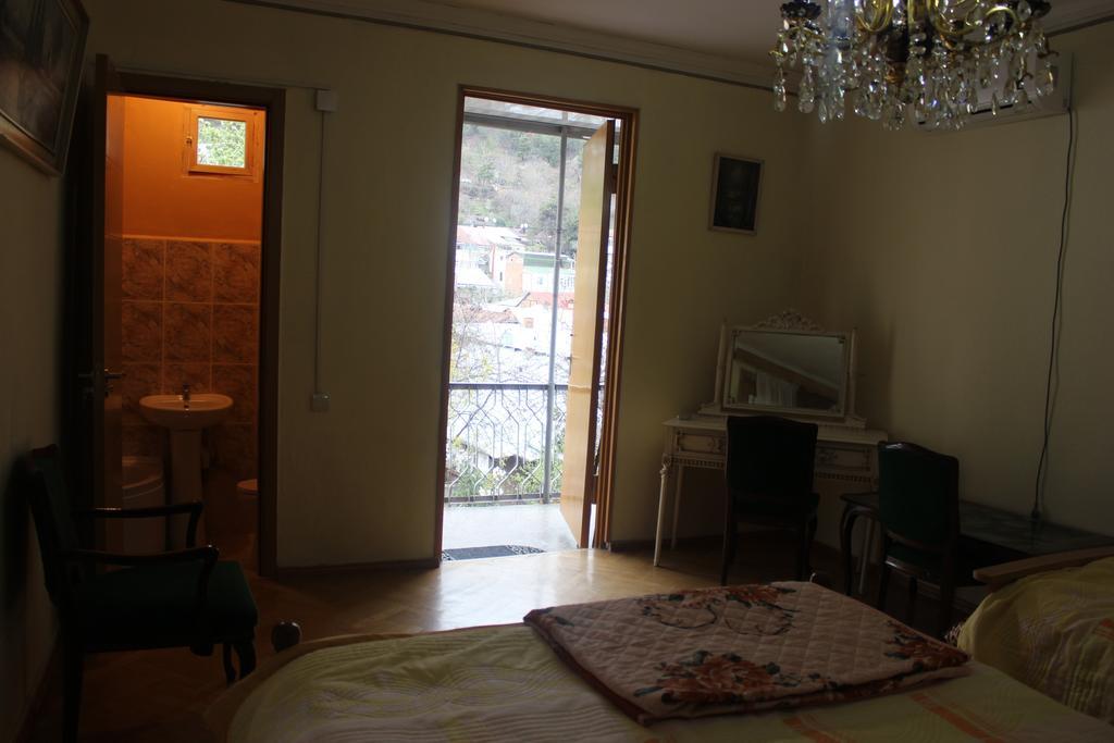 Old District Guest House Тбілісі Екстер'єр фото