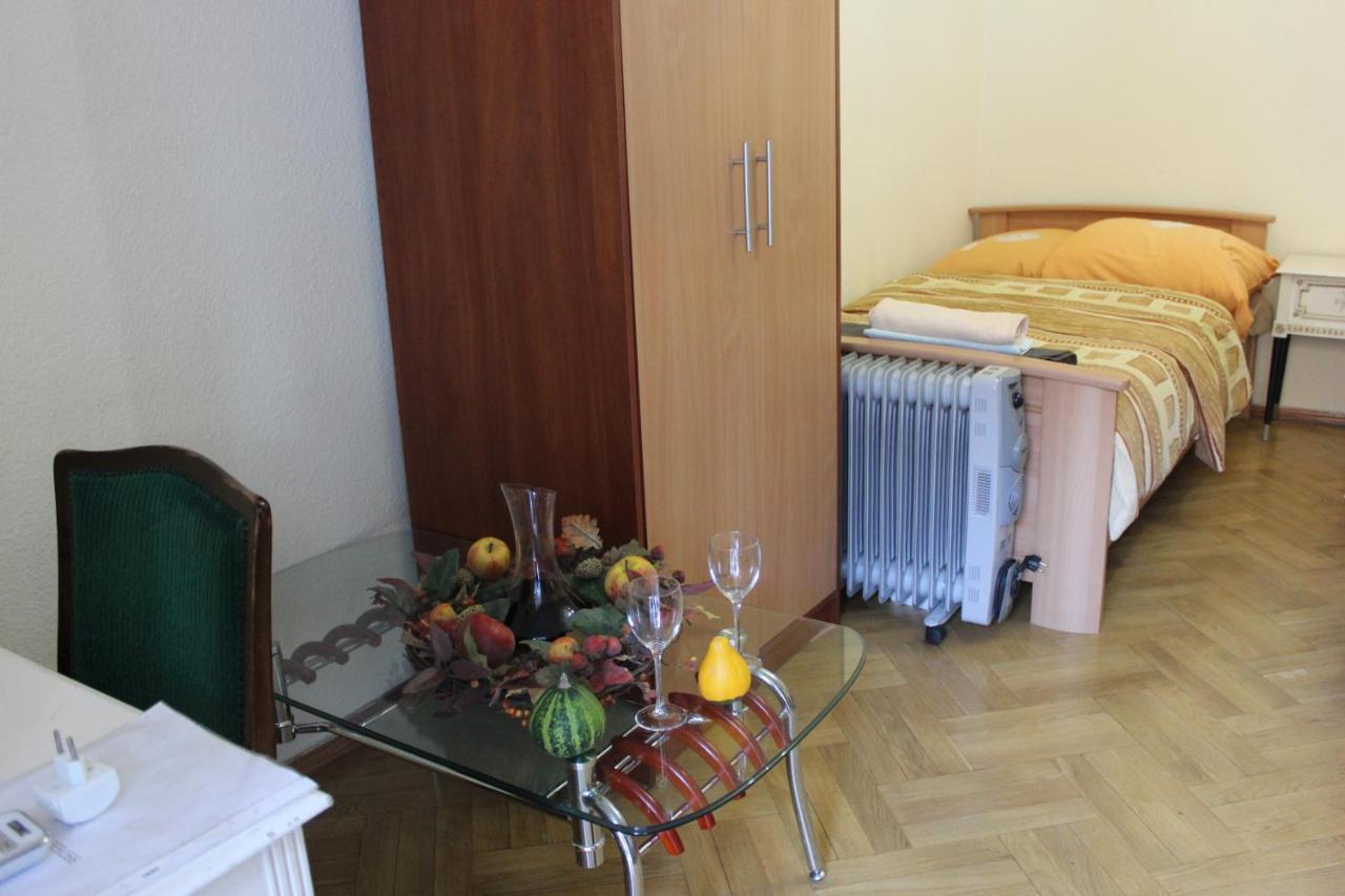Old District Guest House Тбілісі Екстер'єр фото