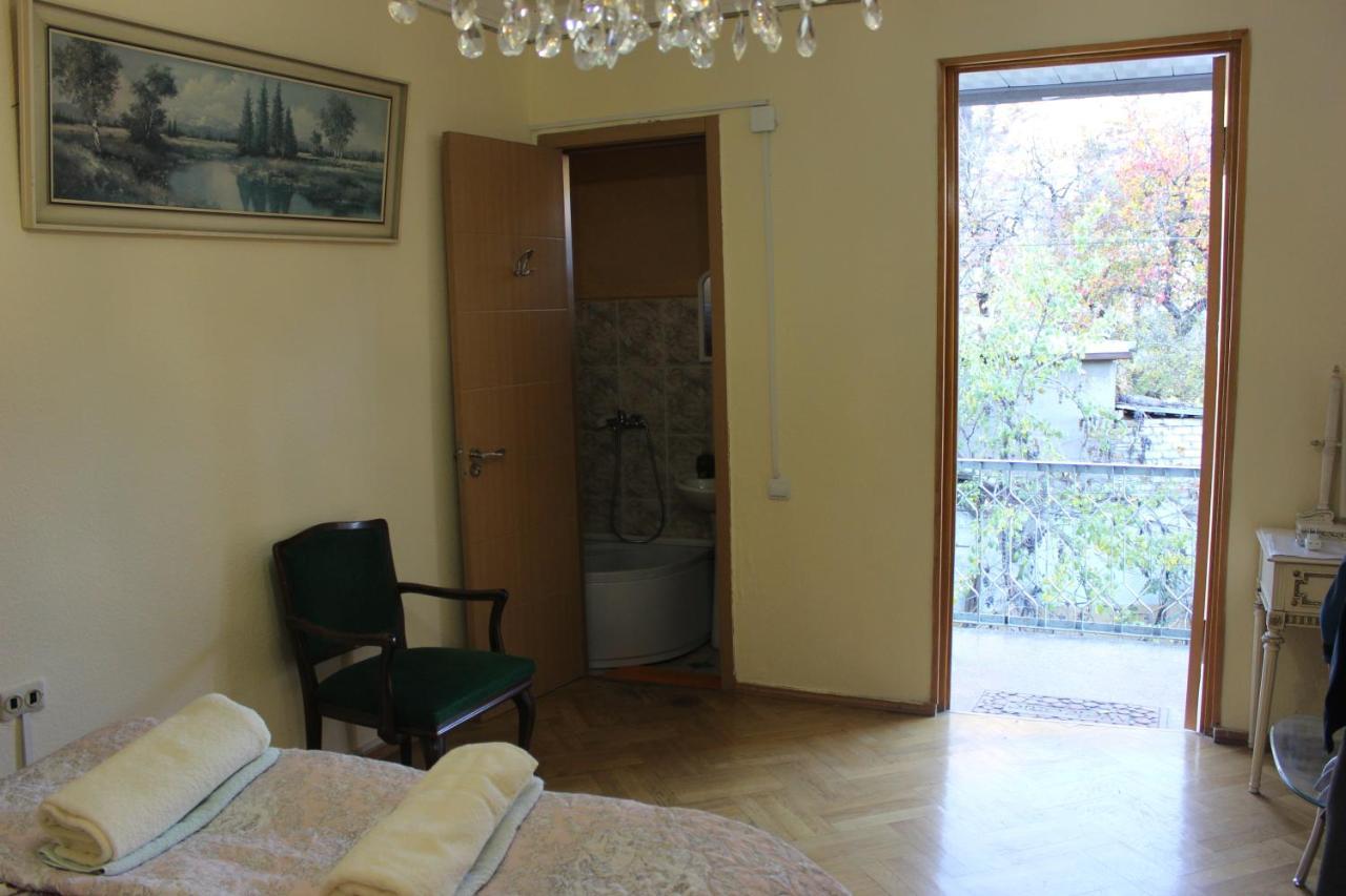 Old District Guest House Тбілісі Екстер'єр фото